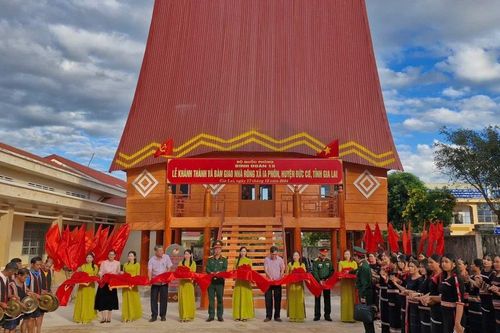Ðoàn Kinh tế - Quốc phòng 72 đem ấm no lên vùng biên giới