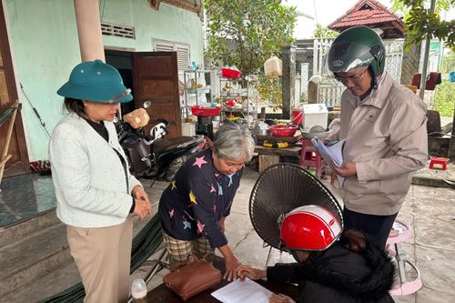 Xã Trung Khánh Vĩnh hoàn thành việc chi tiền hỗ trợ người dân ảnh hưởng bởi mưa lũ