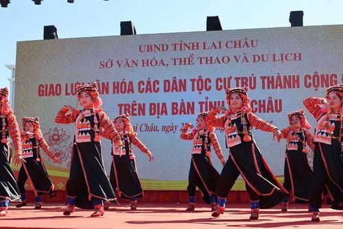 Trưng bày không gian văn hóa của 13 dân tộc