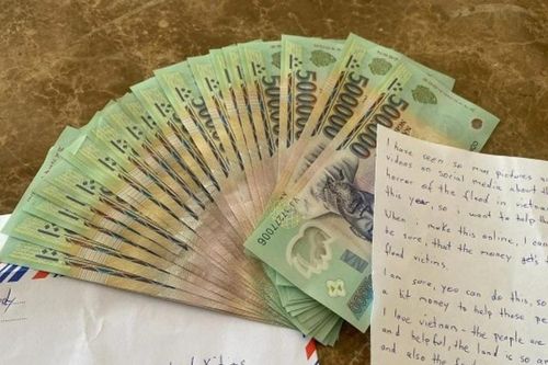 Du khách Đức gửi thư và 10 triệu đồng giúp người dân vùng lũ