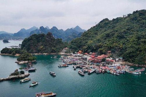 Hồ Hòa Bình: Khám phá 'vịnh Hạ Long trên cạn' của Tây Bắc