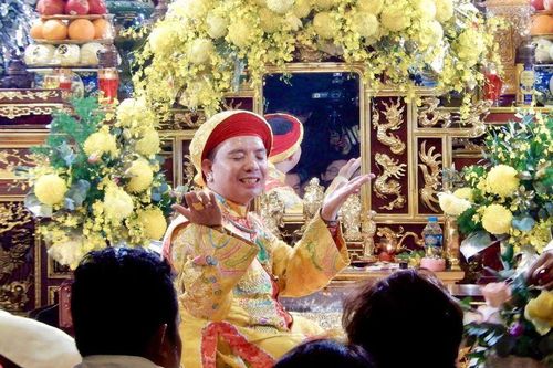 Đền Rừng: Nghệ nhân Hoàng Xuân Mai long trọng tổ chức Đản tiệc Đức Thánh Hoàng Mười và một năm nhập tự thủ nhang
