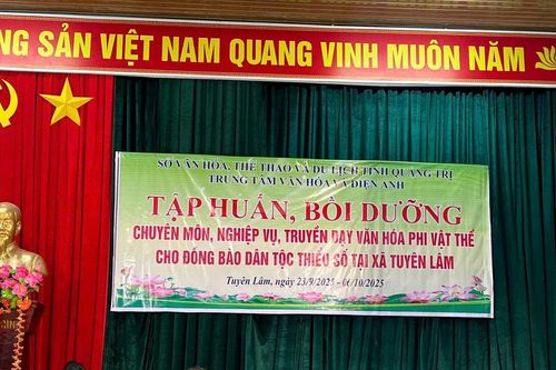 Trao truyền, phát huy giá trị văn hóa dân tộc Chứt