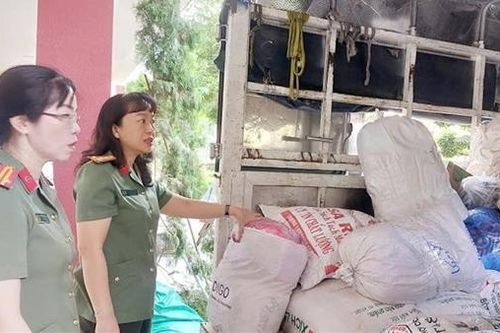 Công an tỉnh Đồng Tháp hướng về đồng bào vùng lũ các tỉnh miền Trung