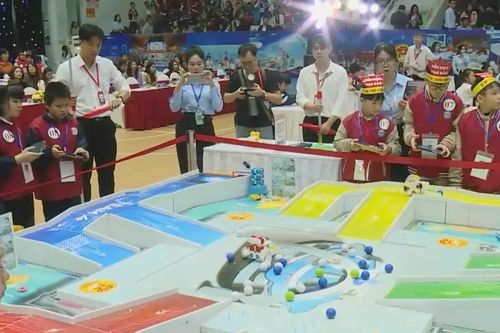 Hà Nội lần đầu tổ chức Ngày hội tiếng Anh STEM Robotics