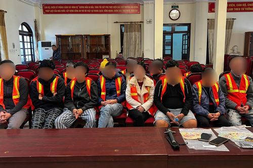 Công an Hà Nội bắt giữ nhóm đối tượng đánh bạc trên sông