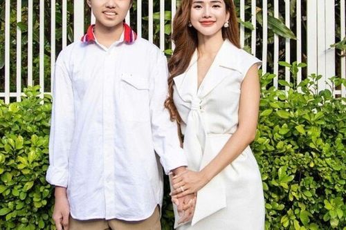 Vợ Ưng Hoàng Phúc thương con trai năm đầu tiên không có mẹ ở cạnh, quý tử cao ngưỡng 1m9 nay tự lập ở Mỹ