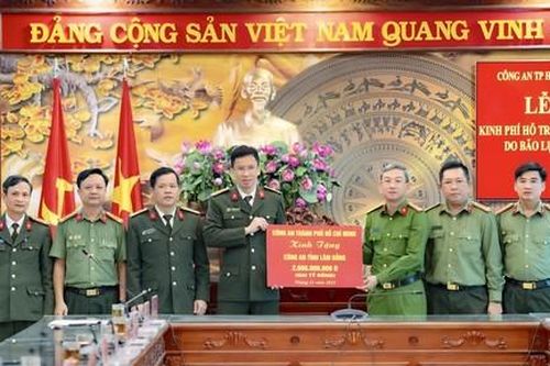 Công an TPHCM hỗ trợ Công an Lâm Đồng 2 tỷ đồng để khắc phục hậu quả mưa lũ