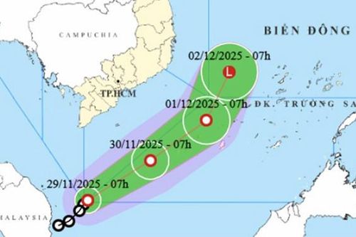 Áp thấp nhiệt đới 'chưa từng xuất hiện' đi vào Biển Đông