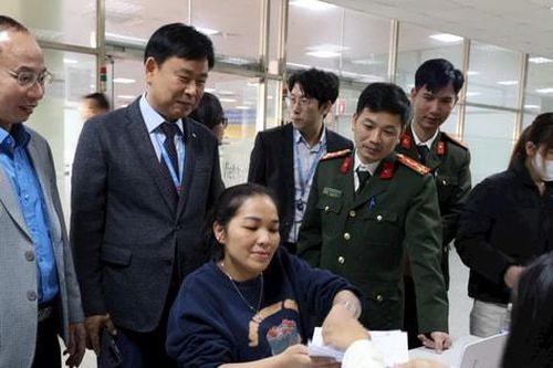 Khám bệnh miễn phí cho 15.000 công nhân ở 7 tỉnh, thành phố