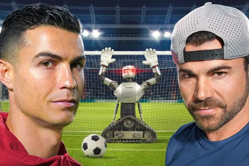 Ronaldo đối đầu với robot thủ môn