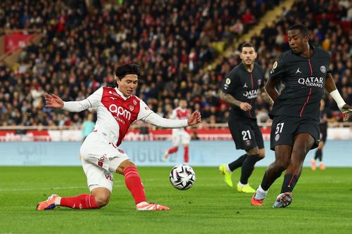 Minamino nhấn chìm PSG