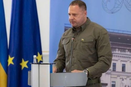 Cú sốc ở Ukraine, 'cánh tay phải' của Tổng thống Zelensky bất ngờ từ chức