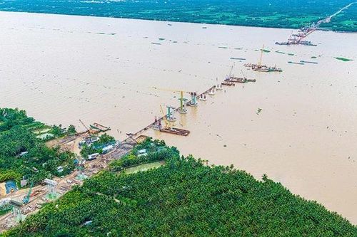 Hối hả công trình cầu Đại Ngãi 1 bắc qua sông Hậu