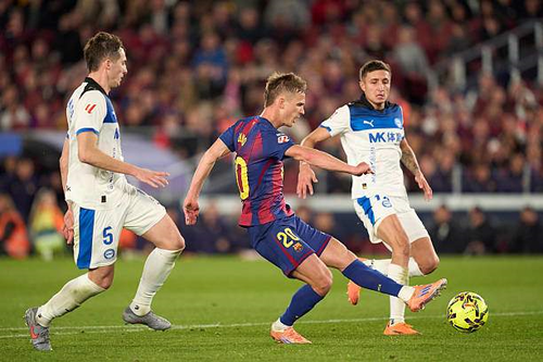 Tin thể thao (30-11): Thắng Alaves, Barcelona vươn lên dẫn đầu La Liga