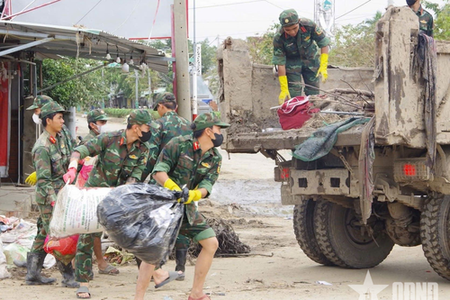 Sư đoàn 2 (Quân khu 5) huy động hơn 11.000 ngày công giúp các địa phương khắc phục hậu quả lũ lụt