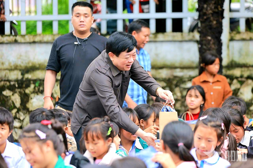 Gương sáng đảng viên Nguyễn Thế Kỷ - Bài 2: Mỗi lần viết, thêm một lần tin yêu Đảng (tiếp theo và hết)