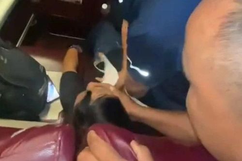 Nghẹt thở giây phút giành giật sự sống cho hành khách bị ngưng tim trên xe