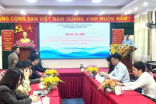 Tuyên Quang tập huấn khai thác CSDL ngành giáo dục và sử dụng chatbot AI cấp xã