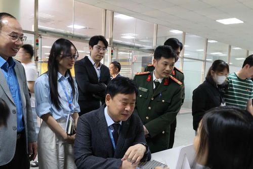Khám bệnh miễn phí cho 15.000 công nhân tại 7 tỉnh, thành
