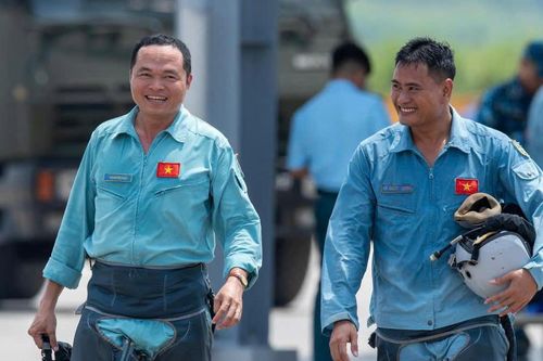 Thượng tá Hoàng Hải – người phi công nặng lòng với người dân vùng lũ