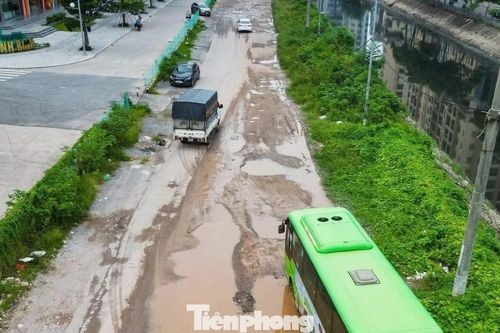 Bắt đầu sửa chữa tuyến đường 'đau khổ' giữa trung tâm Hà Nội