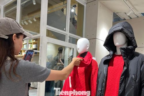 Áo khoác, khăn ấm đắt hàng ngày TPHCM chuyển lạnh