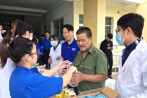 Sưởi ấm vùng lũ Đắk Lắk