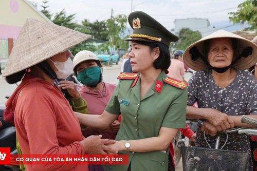 Công an tỉnh Thanh Hóa hướng về đồng bào miền Trung