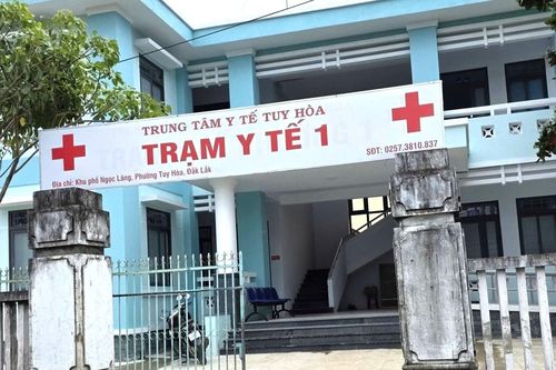 Nhân viên y tế không cho sản phụ, trẻ nhỏ vào tránh lũ, trạm trưởng lý giải