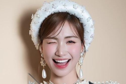 Ca sĩ Hòa Minzy thắng lớn, hành động đẹp của NSND Trịnh Kim Chi