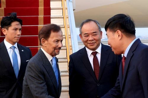 Quốc vương Brunei đến Hà Nội