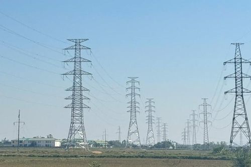 Đóng điện đường dây 220kV Đô Lương – Nam Cấm