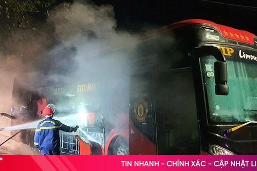 Xe khách chở 17 người, bốc cháy trên QL 1 qua Hà Tĩnh