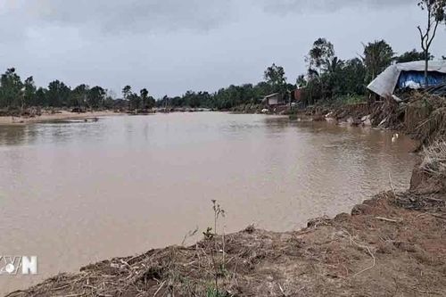 Đắk Lắk: Cơn lũ tạo ra nhánh sông mới dài khoảng hơn 1,5km