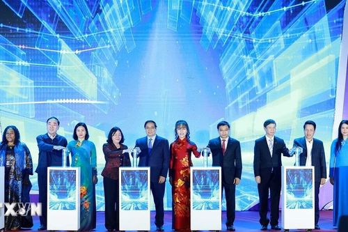 Phụ nữ Việt Nam phát huy truyền thống, thi đua khởi nghiệp