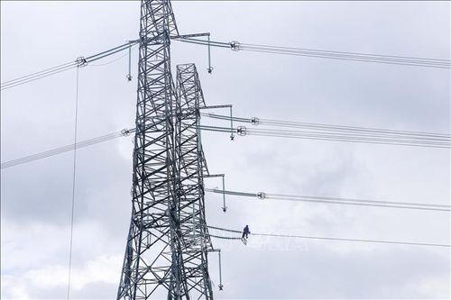 Đóng điện đường dây 220kV Đô Lương - Nam Cấm