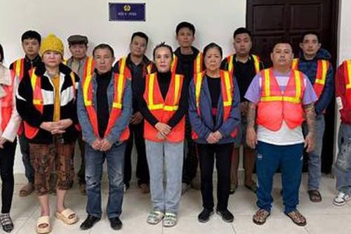Bắt giữ ổ nhóm đánh bạc trên sông
