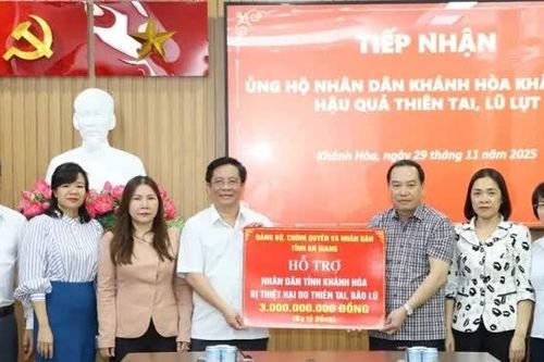 An Giang trao 10 tỷ đồng giúp 4 tỉnh miền Trung, Tây Nguyên