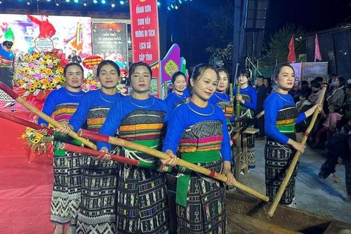Giữ nhịp khua luống trên đất Sơn Thủy