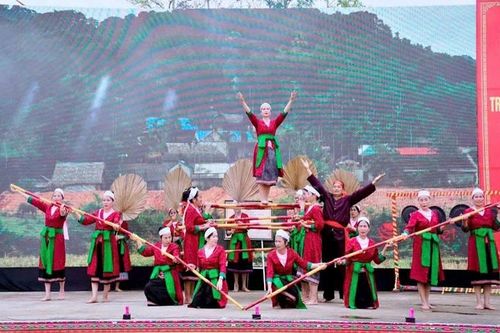 Gìn giữ, phát huy bản sắc dân tộc Thổ