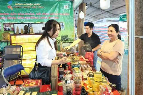 10 ngàn lượt khách tham quan Hội chợ Triển lãm sản phẩm công nghiệp nông thôn tiêu biểu