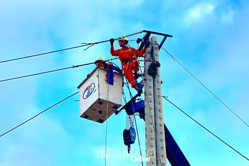 Nỗ lực khôi phục cấp điện và nước
