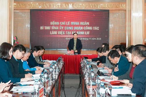 Bí thư Tỉnh ủy Lê Minh Ngân làm việc tại xã Bình Lư