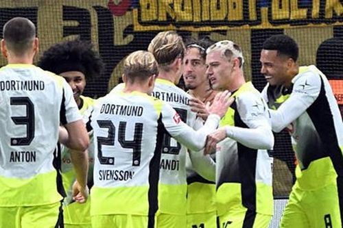 Dortmund hạ Leverkusen 2-1, chiếm vị trí top 3 Bundesliga