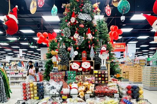 Phong phú thị trường trang trí mùa Giáng sinh