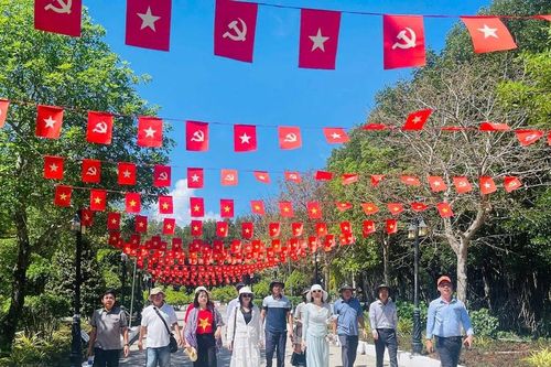 Về nơi 'đất biết nở, rừng biết đi'