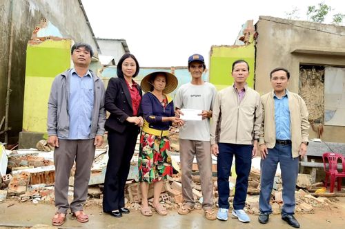 Phường Đồng Sơn:Thăm, trao quà hỗ trợ cho Nhân dân 5 xã ở Đắk Lắk