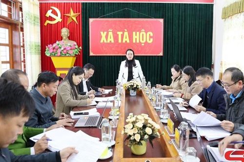 Đồng chí Trưởng ban Tuyên giáo và Dân vận Tỉnh ủy dự và chỉ đạo việc kiểm điểm đối với Ban Thường vụ Đảng ủy xã Tà Hộc và Phiêng Pằn