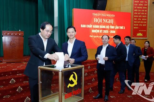 Đồng chí Trần Văn Hậu được bầu giữ chức Phó Chủ nhiệm Ủy ban Kiểm tra Tỉnh ủy Thái Nguyên